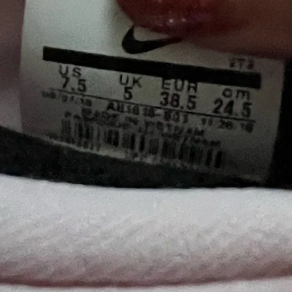 Women’s Nike Odyssey React 2 Flyknit Sneaker Size 7.5 - Picture 16 of 16